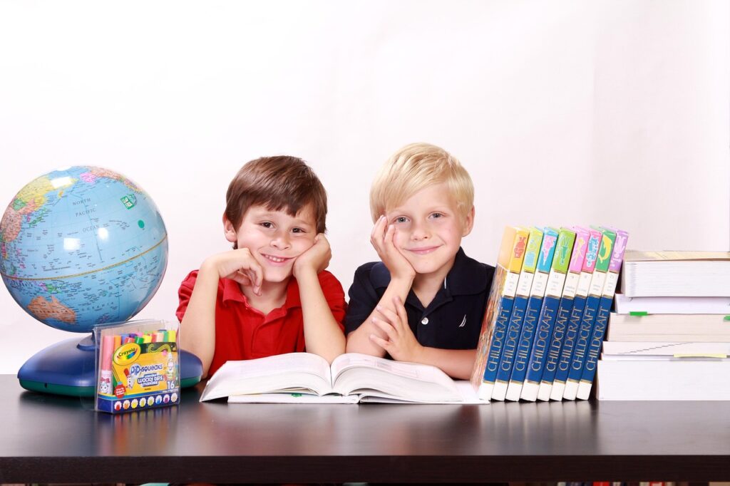 子供の勉強に役立つ時計とマグネットを使ったグッズは？