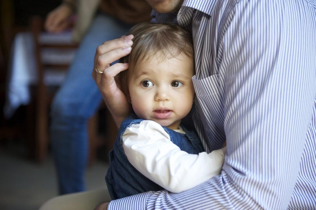 前向き抱っこはいつから始めるべき？