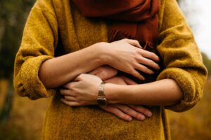 抱っこ紐を前抱きにするのはいつから始めるべき？