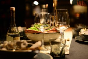 お食事エプロンの防水袖付きが人気の理由とは？