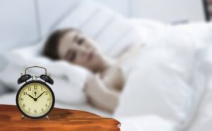 夜中に起きるたび時計を見ない方法は育児にどう役立つ？